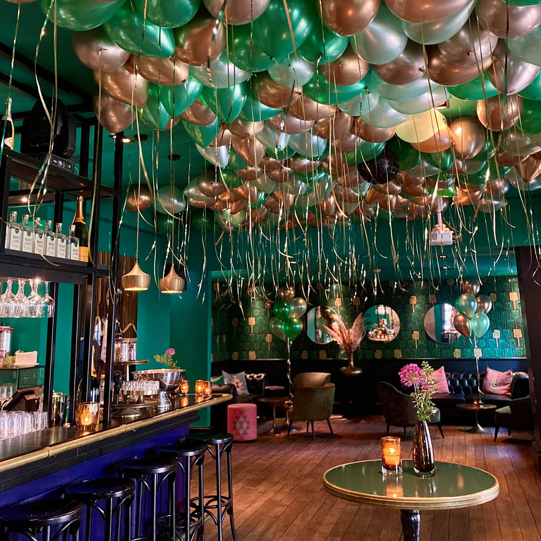 MAU bar balloons2